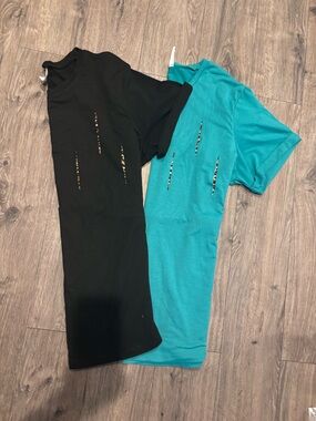 Women’s Short Sleeve Tee with Leopard Slash Detail - Black & Teal